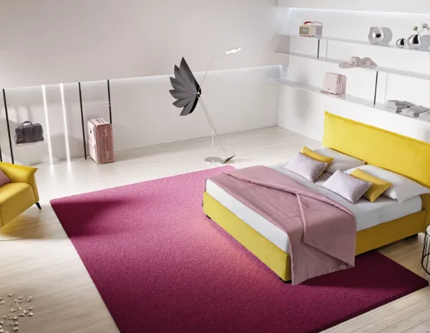 Letto in tessuto imbottito con testiera Silene di Le Comfort