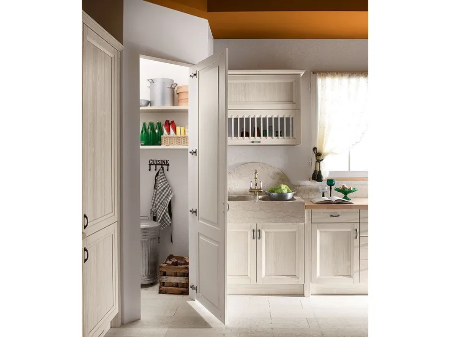 Con la Cucina Classica Country in legno di Tempora Country potrai ultimare uno spazio accogliente, caratterizzato da forme decise e materiali di prima scelta