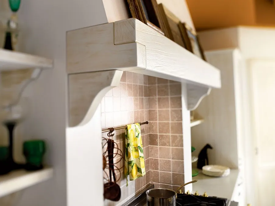 Con la Cucina Classica Country in legno di Tempora Country potrai ultimare uno spazio accogliente, caratterizzato da forme decise e materiali di prima scelta
