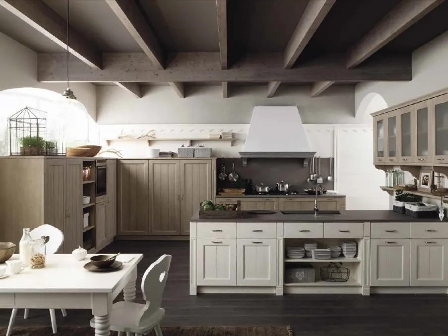 Cucina Classica con penisola in legno con finitura Neve e Nocciola con top in pietra Tabià T01 di Scandola