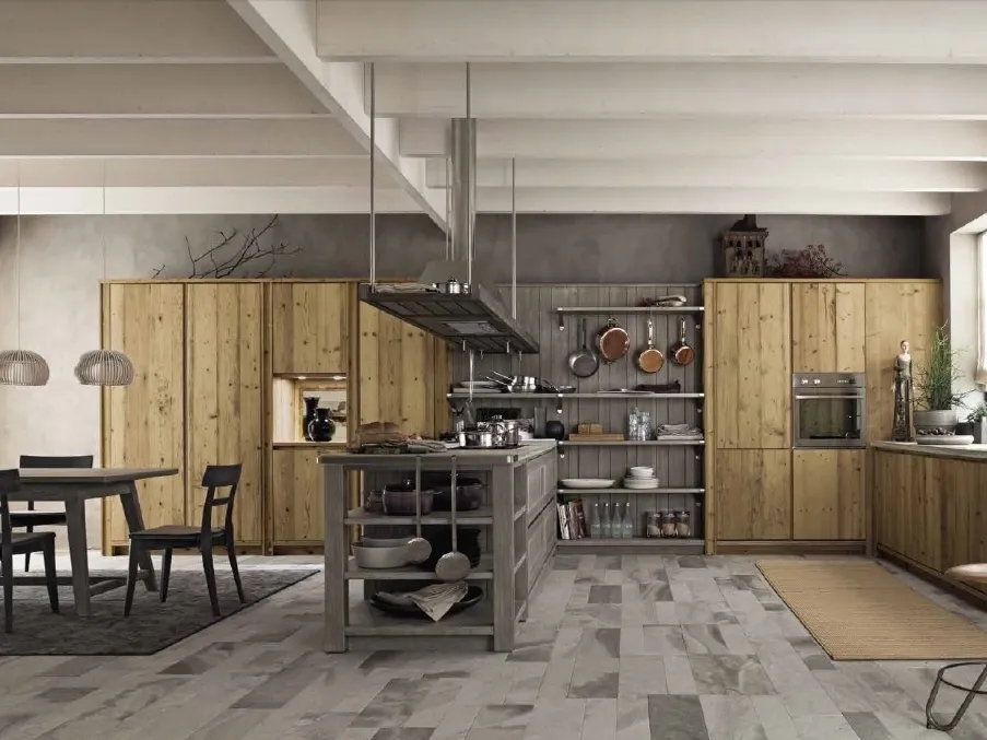Cucina Moderna con isola in legno vecchio con top in pietra Maestrale M03 di Scandola